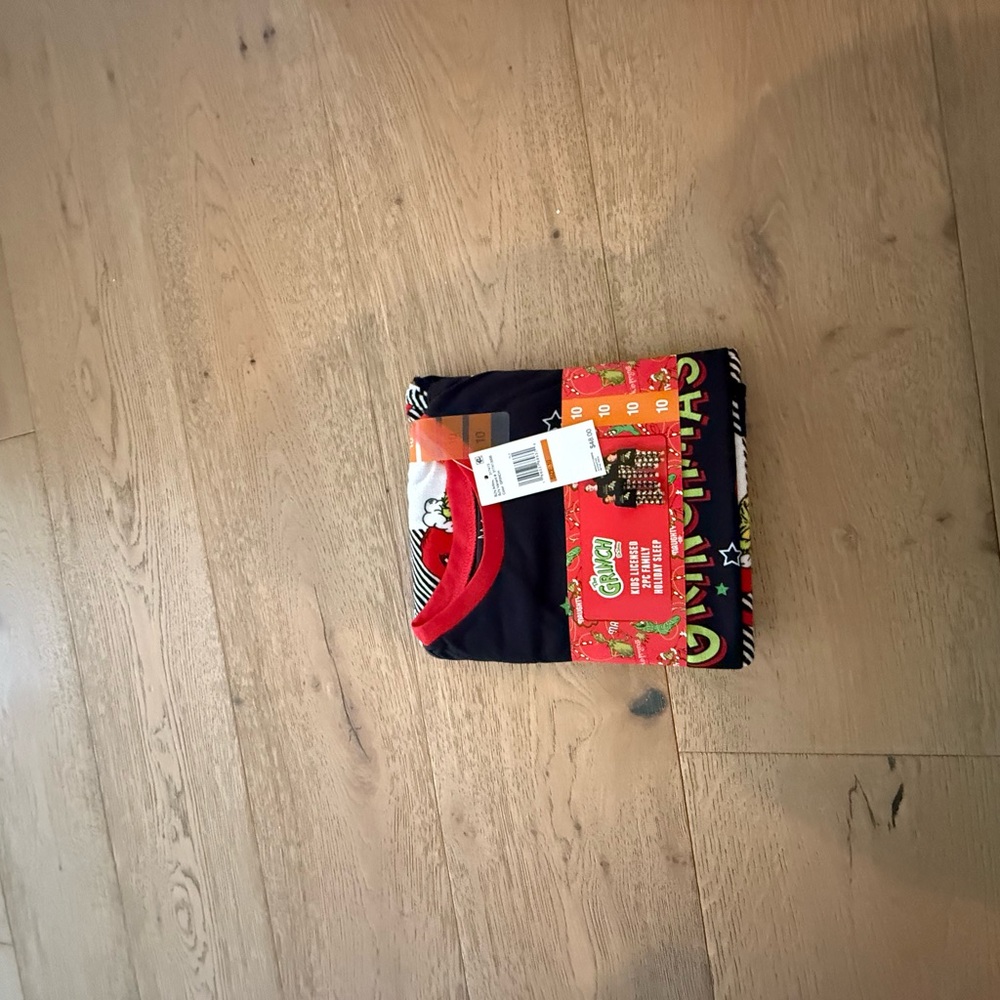 Size 10 Dr Suess The grinch pajamas
